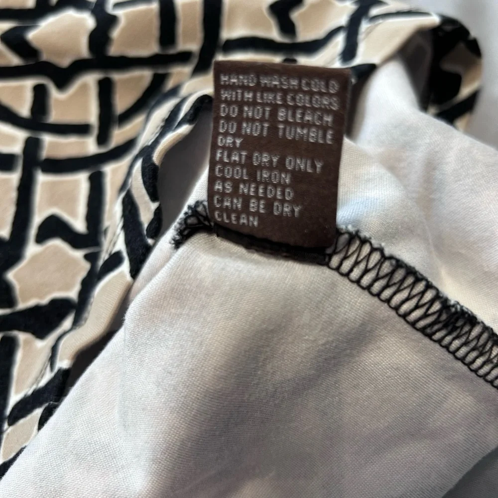 J McLaughlin Devon Ponte Knit Black & Tan Scribe Print Dress Size M